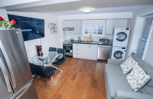 Cobourg House | 2 story, 2 bdrm, Cute and Small Loft, Mins to Beach and Lake