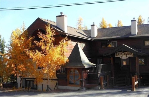 Whitefish Condo | 2 story 3 bedroom Big Mountain Village Ski condo on Hailey’s run in Whitefish!