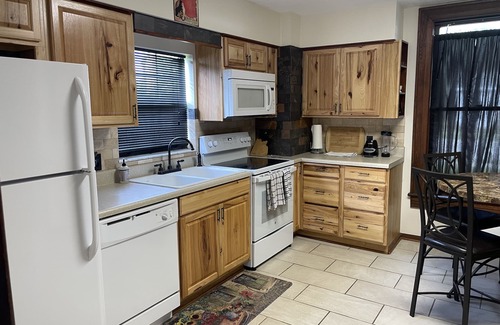 Williston House | 2 Story 4br 2bth Historical Hm, Centrally Located to Ocala, Gaines & Cedar Key