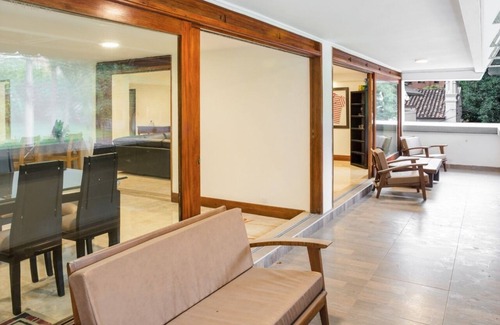 El Castillo Apartment | 2 Story Apartment in Santa Maria - feels like home