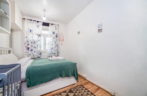 Larkhall Apartment | 2 story apt on the ground floor at Clapham north