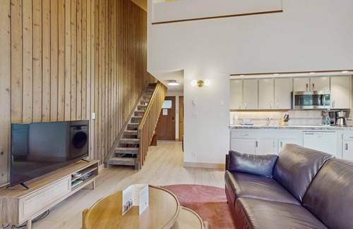 Century West Condo | 2-story condo near Mt Bachelor with hot tub, pool, grill, balcony, fireplace, AC
