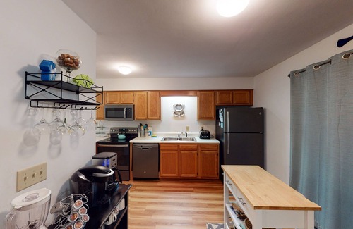 Duck Condo | 2-Story Condo near the Beach w/Outdoor Shower, Shared Pool & Tennis, Central AC