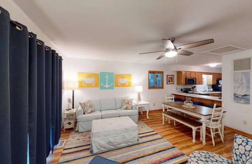 Duck Condo | 2-Story Condo near the Beach w/Outdoor Shower, Shared Pool & Tennis, Central AC