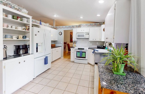 Spokane Valley House | 2-story home with private backyard, grill, fireplace, washer/dryer, & streaming