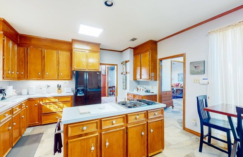 Kerrville House | 2-story home with covered patio, balcony, fireplace, streaming, great views, W/D