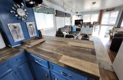West Monroe Boat Rental | 2 Story Houseboat seeking a captain! Fish/Pets OK