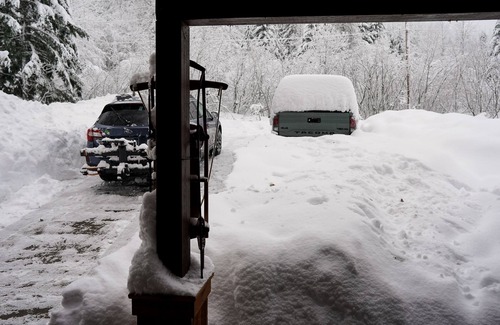 Hyak Cabin | 2-Story Ski-In Cabin w/Game Room, Electric Grill, & Private Hot Tub - Dogs OK