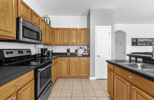 Highgate Park House | 2 Story Stylish Villa 4bd3bath Heated Pool Getaway