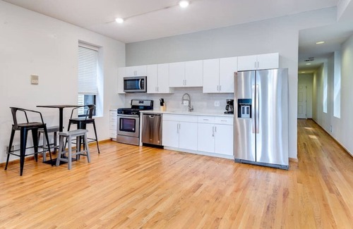 Pulaski Park Apartment | 2 Suites, 2 Floors in Downtown Chicago