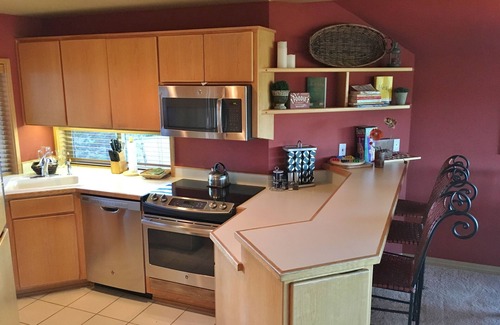 Century West Condo | 2 Suites, Amazing River Views, Seasonal Community Pool & jacuzzi