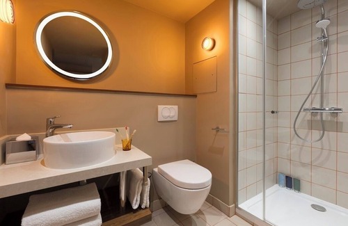 20th Arrondissement Apartment | 2 Suites Sharing a Kitchen In Gambetta Paris