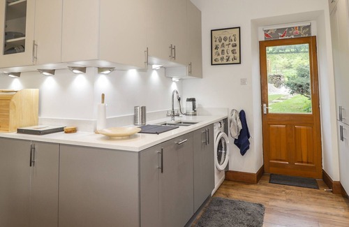 Dingwall Cottage | 2 SWORDALE COTTAGES, family friendly, with open fire in Evanton