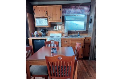 Fancy Gap Cabin | 2 The Groundhog Mountain Cabin
