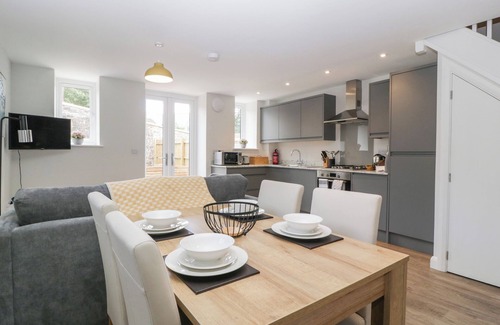 Cinderford Cottage | 2 THE OLD SCHOOL, family friendly, with a garden in Ruspidge