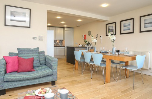 Pentraeth House | 2 The Quay, RED WHARF BAY