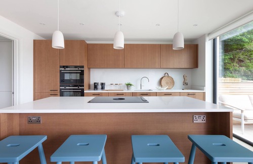 Salcombe Apartment | 2 The Reach - absolute beachfront - Sleeps 4