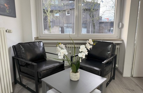 Herne Apartment | #2 Top room: central & comfortable, shared bathroom
