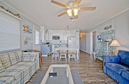 Long Beach House | 2 Tortugas West - Renovated Oceanfront Duplex by Pier w/King bed