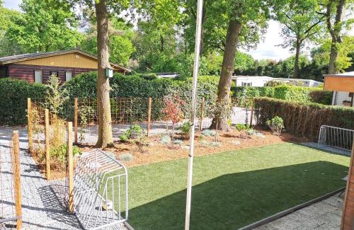 Voorthuizen Ski Chalet | 2 tot 6 persoons Natuurhuisje volledig omheind en helemaal gerenoveerd in het bos op de Veluwe in voorthuizen