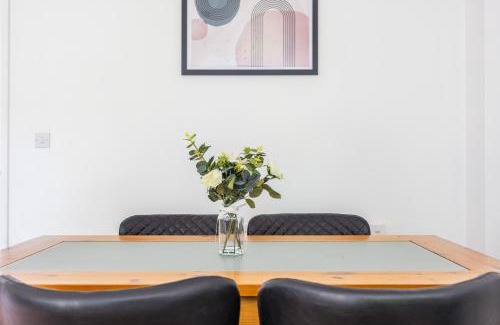 Langley Marish House | 2 Tracy Avenue