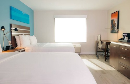 Harbor Hotel | 2 Twin Queen Rooms, The Cove Hotel, Heated Pool, Ready for Family Stay