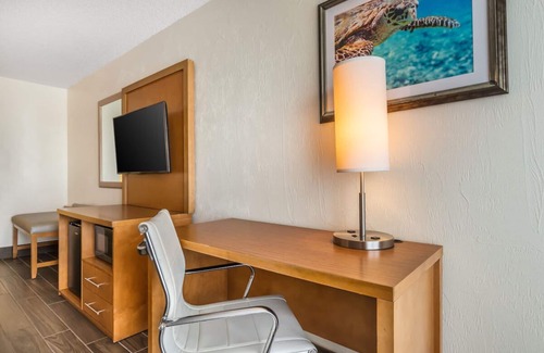 Seabreeze Park Hotel | 2 Units | Serene Beachside Escape | Balcony Room Tailored for Couples' Getaway