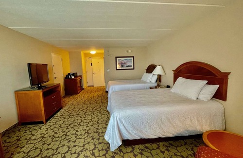 Chinatown Hotel | 2 Units w/Free Breakfast, Outdoor Pool, Close to Galleria Retail Heaven