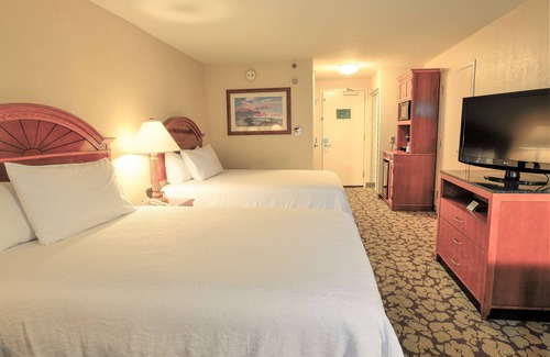 Chinatown Hotel | 2 Units w/Free Breakfast, Outdoor Pool, Close to Galleria Retail Heaven