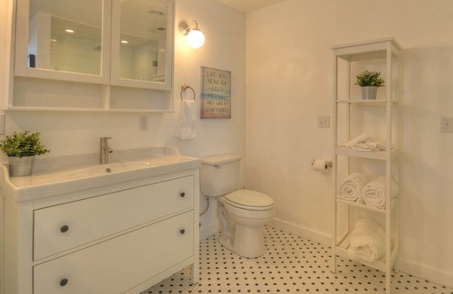 Bryson City Apartment | 2 Urban chic downtown suite, walking distance to shopping, dining, breweries.