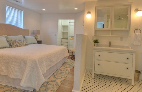 Bryson City Apartment | 2 Urban chic downtown suite, walking distance to shopping, dining, breweries.