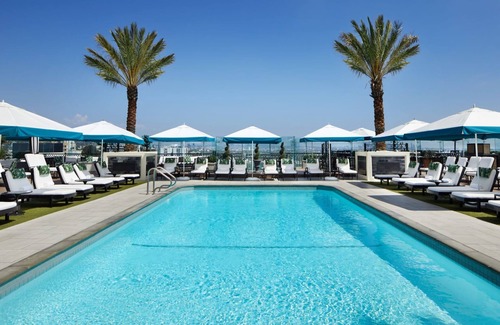 Norma Triangle House | 2 Vista Double Suites at The London West: Rooftop Pool, Pvt Balcony