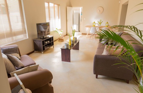 Robertson Apartment | 2 White Street, Self-catering apartment in the heart of the Breede Valley.