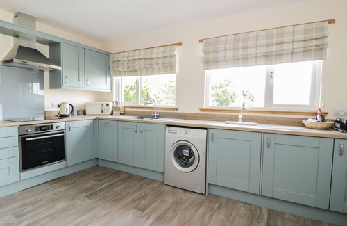 Annan Cottage | 2 WHITEROW, family friendly, with a garden in Powfoot, Annan