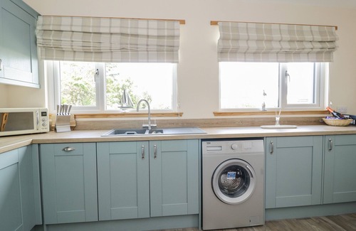 Annan Cottage | 2 WHITEROW, family friendly, with a garden in Powfoot, Annan