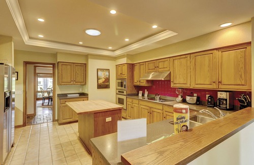 Sea Pines House | 2 Willow Oak - 3 Bedroom Home + Den, 2 Living Areas, Pool & Golf Course View