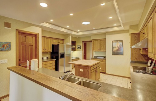 Sea Pines House | 2 Willow Oak - 3 Bedroom Home + Den, 2 Living Areas, Pool & Golf Course View