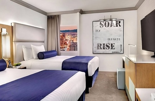 Gateway District Hotel | 2 x Elevate 2 Queens at The STRAT Hotel, Casino & Tower