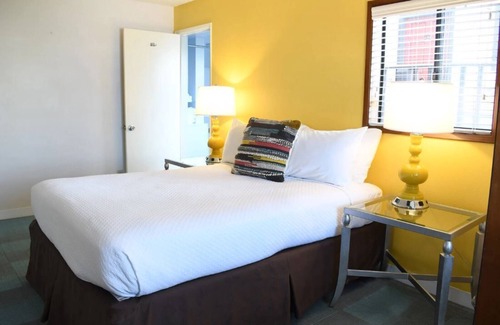 Village of La Jolla Hotel | 2 x Shores VIP Corner Penthouse Accommodation at La Jolla Cove Hotel