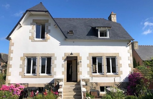 Plougrescant House | 20/43 Hent Saint Gonéry 22820 Plougrescant. In the village 2 kms from the sea