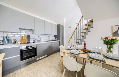 Coventry House | 20 Cable Yard - Stylish, modern house, Coventry