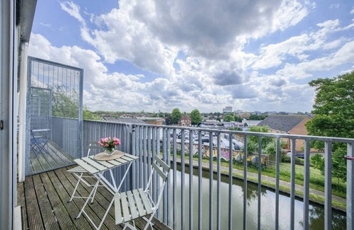 Coventry House | 20 Cable Yard - Stylish, modern house, Coventry