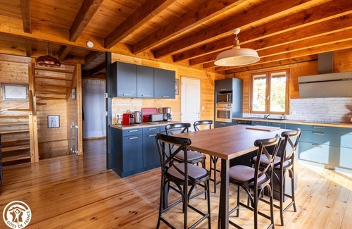 Besse-et-Saint-Anastaise House | 205 m² Gîte ∙ 5 bedrooms ∙ 12 guests
