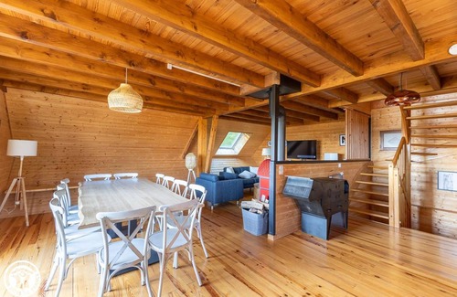 Besse-et-Saint-Anastaise House | 205 m² Gîte ∙ 5 bedrooms ∙ 12 guests