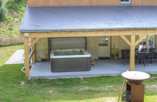 Saint-Germain-sur-Vienne Cottage | 200 m² Cabin ∙ 5 bedrooms ∙ 11 guests