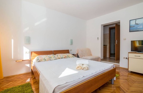 Drvenik Apartment | 20 m² Apartment ∙ 3 guests