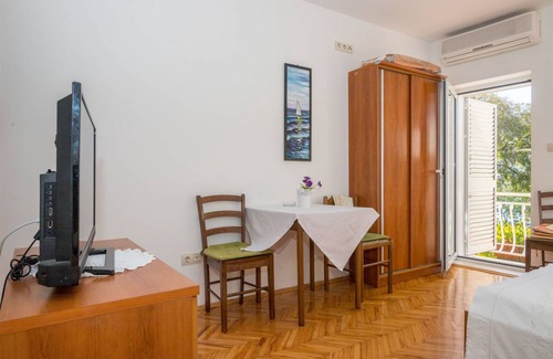 Drvenik Apartment | 20 m² Apartment ∙ 3 guests