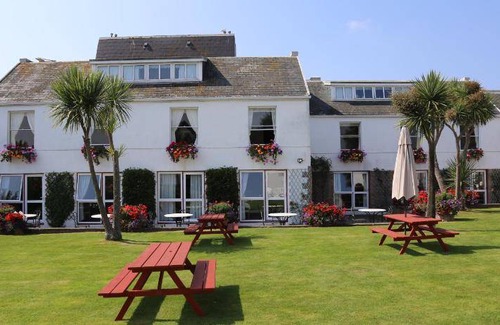 Grouville Hotel | 20 m² Hotel ∙ 6 guests