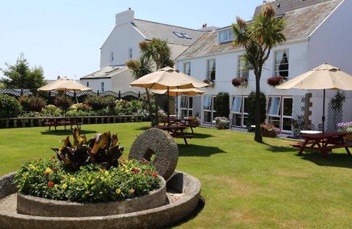 Grouville Hotel | 20 m² Hotel ∙ 6 guests