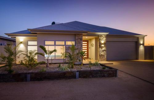 Exmouth House | 20 Madaffari Drive